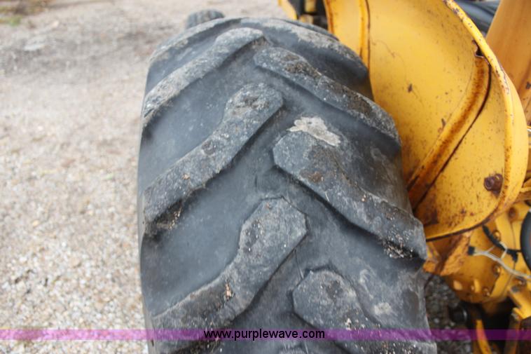 image for item H2023 John Deere 401B tractor