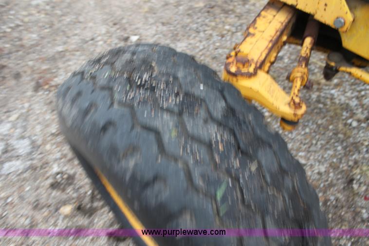 image for item H2023 John Deere 401B tractor