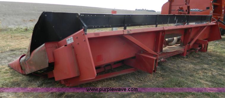 image for item H2312 1993 Case 1083 corn head