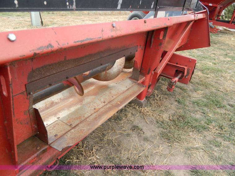image for item H2312 1993 Case 1083 corn head