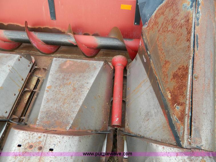 image for item H2312 1993 Case 1083 corn head