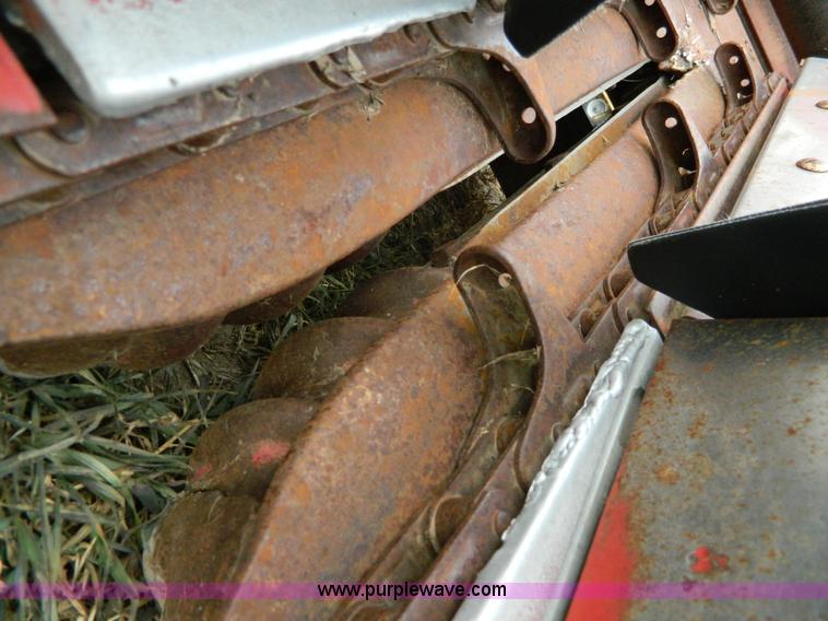 image for item H2312 1993 Case 1083 corn head