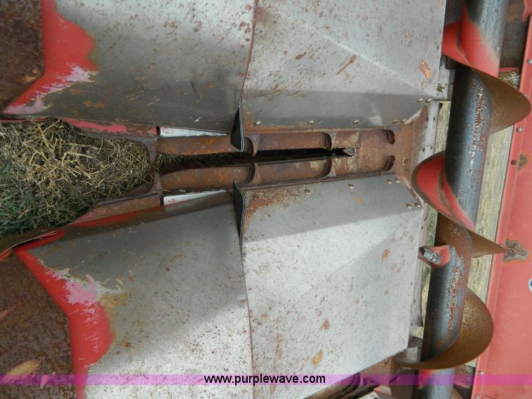 image for item H2312 1993 Case 1083 corn head