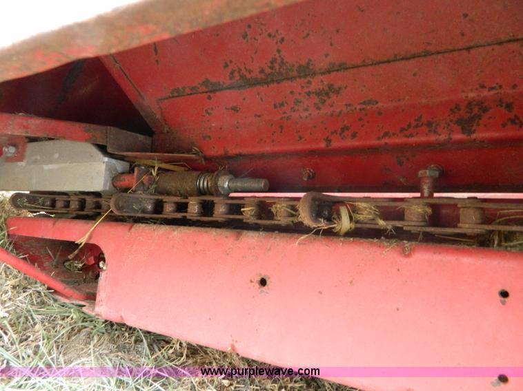 image for item H2312 1993 Case 1083 corn head