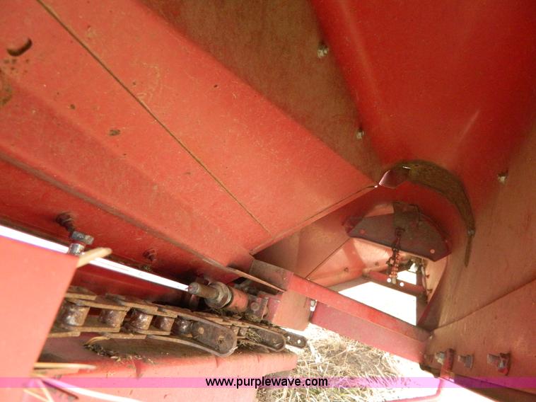 image for item H2312 1993 Case 1083 corn head