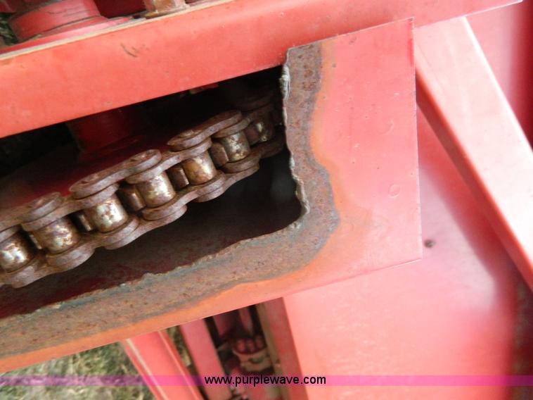 image for item H2312 1993 Case 1083 corn head