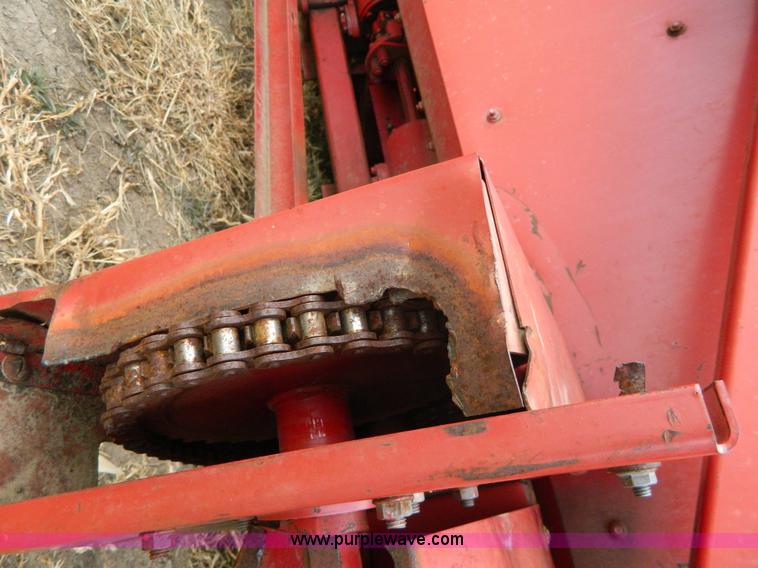 image for item H2312 1993 Case 1083 corn head