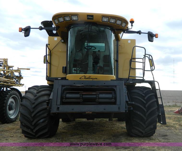 image for item H2313 2005 Challenger 670 RWA combine