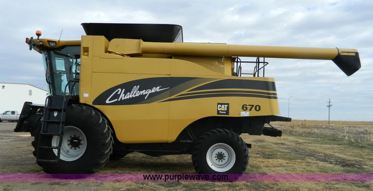 image for item H2313 2005 Challenger 670 RWA combine
