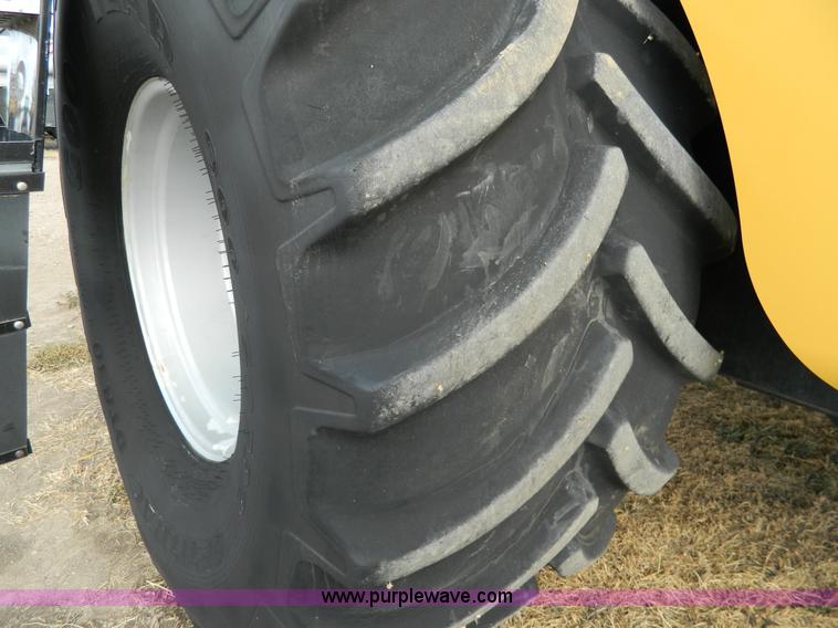 image for item H2313 2005 Challenger 670 RWA combine