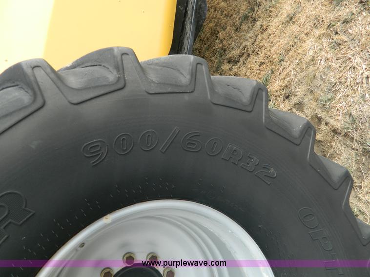 image for item H2313 2005 Challenger 670 RWA combine