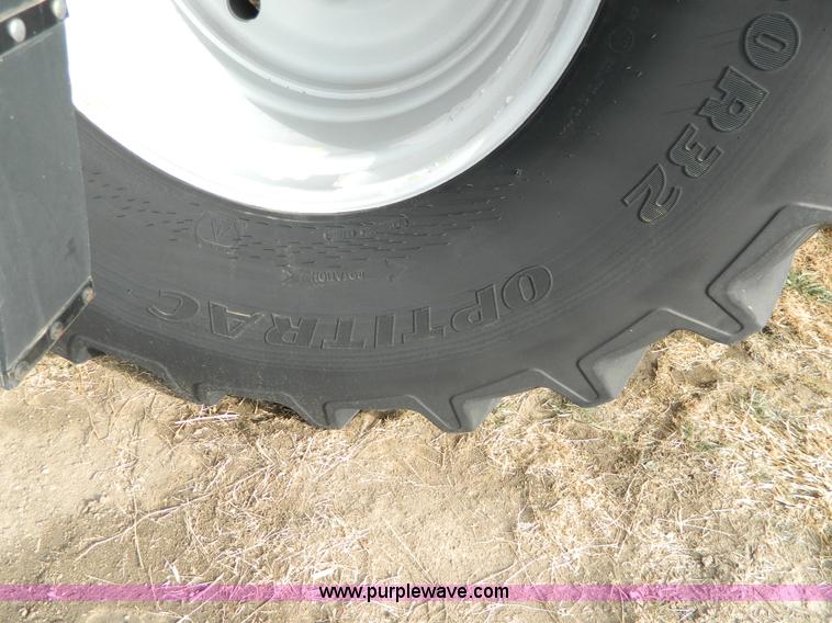 image for item H2313 2005 Challenger 670 RWA combine