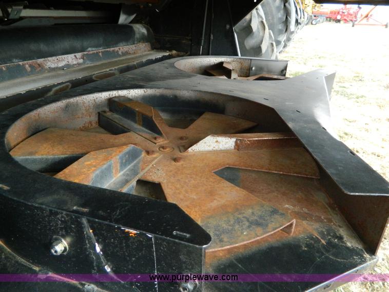 image for item H2313 2005 Challenger 670 RWA combine