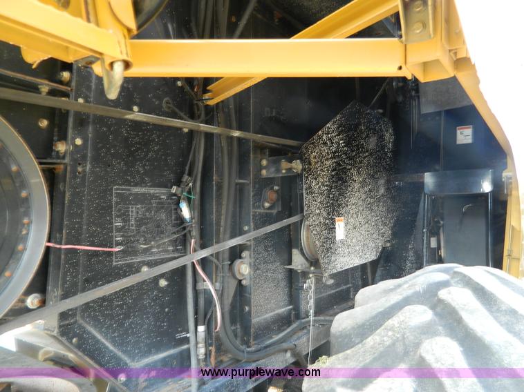 image for item H2313 2005 Challenger 670 RWA combine