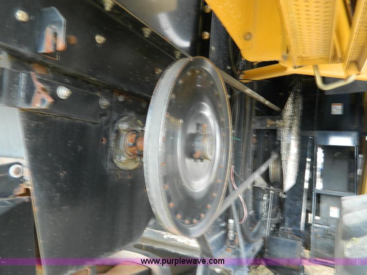 image for item H2313 2005 Challenger 670 RWA combine