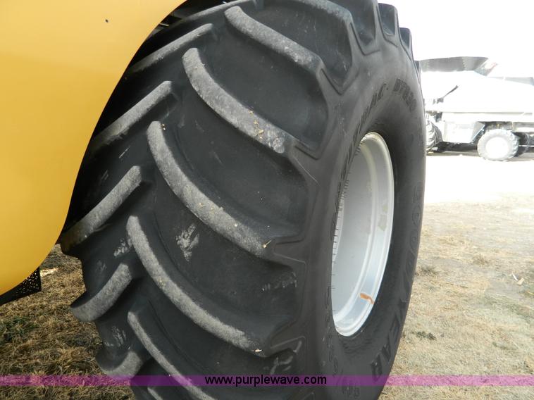 image for item H2313 2005 Challenger 670 RWA combine