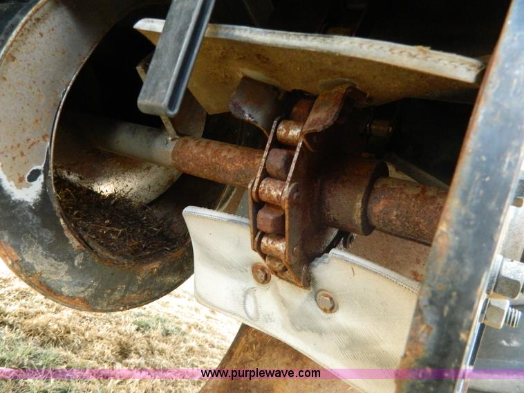 image for item H2313 2005 Challenger 670 RWA combine