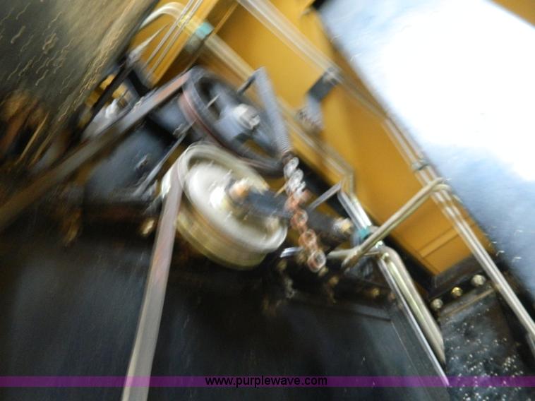 image for item H2313 2005 Challenger 670 RWA combine