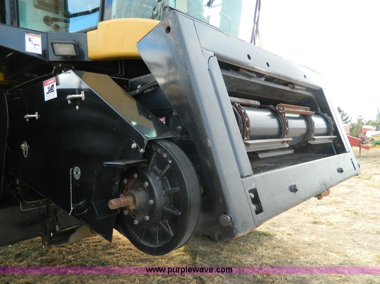 image for item H2313 2005 Challenger 670 RWA combine