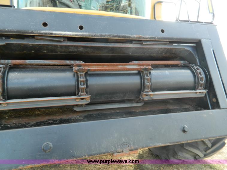 image for item H2313 2005 Challenger 670 RWA combine