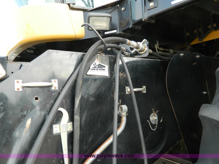 image for item H2313 2005 Challenger 670 RWA combine