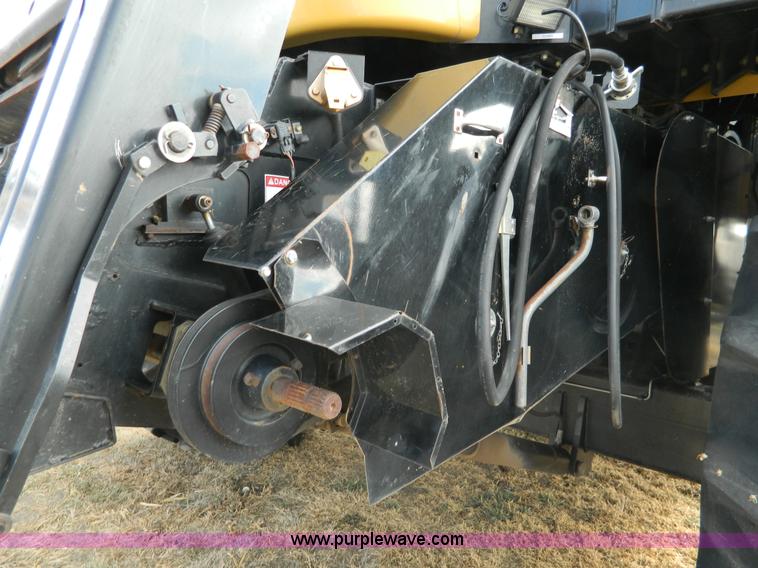 image for item H2313 2005 Challenger 670 RWA combine