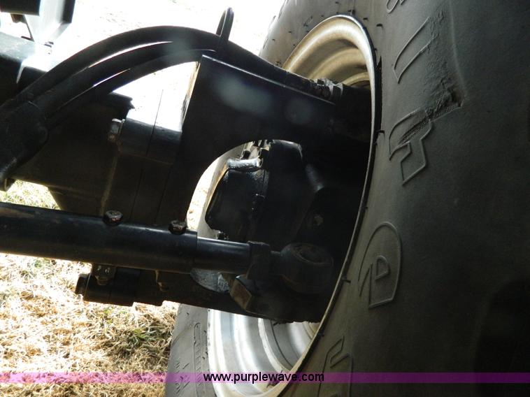 image for item H2313 2005 Challenger 670 RWA combine