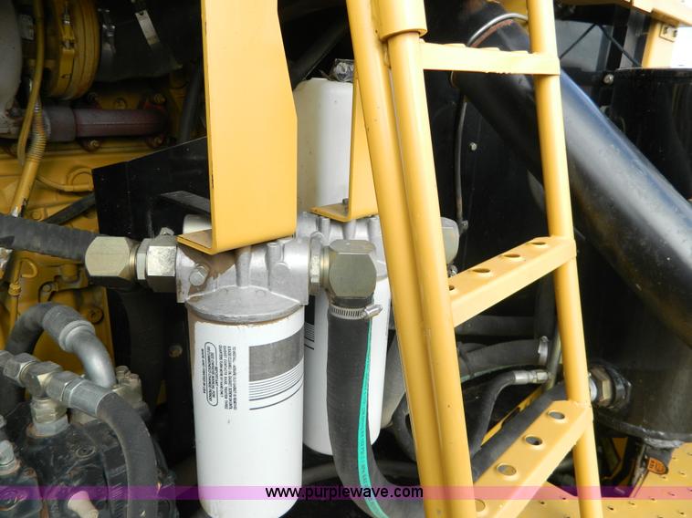 image for item H2313 2005 Challenger 670 RWA combine