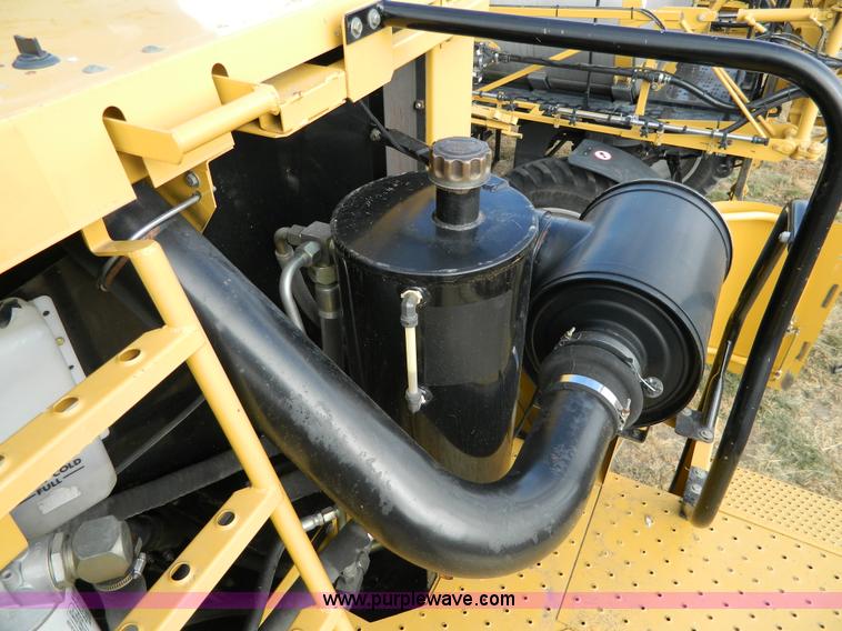 image for item H2313 2005 Challenger 670 RWA combine