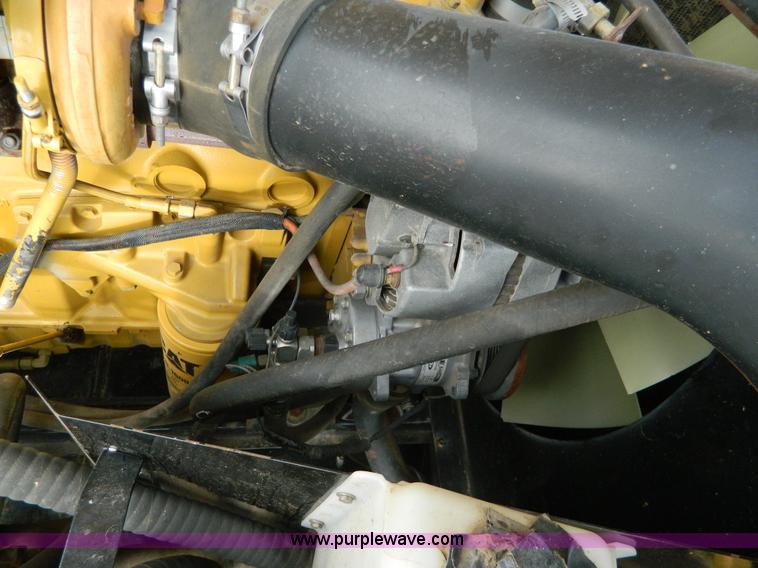 image for item H2313 2005 Challenger 670 RWA combine