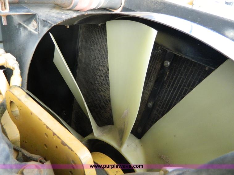 image for item H2313 2005 Challenger 670 RWA combine