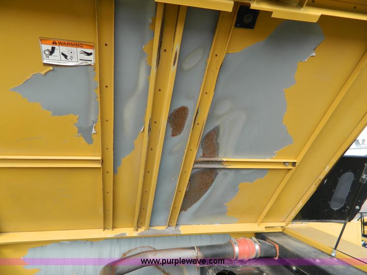 image for item H2313 2005 Challenger 670 RWA combine