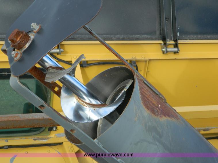 image for item H2313 2005 Challenger 670 RWA combine