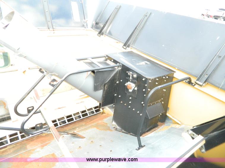 image for item H2313 2005 Challenger 670 RWA combine