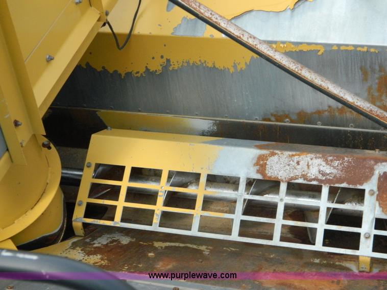 image for item H2313 2005 Challenger 670 RWA combine