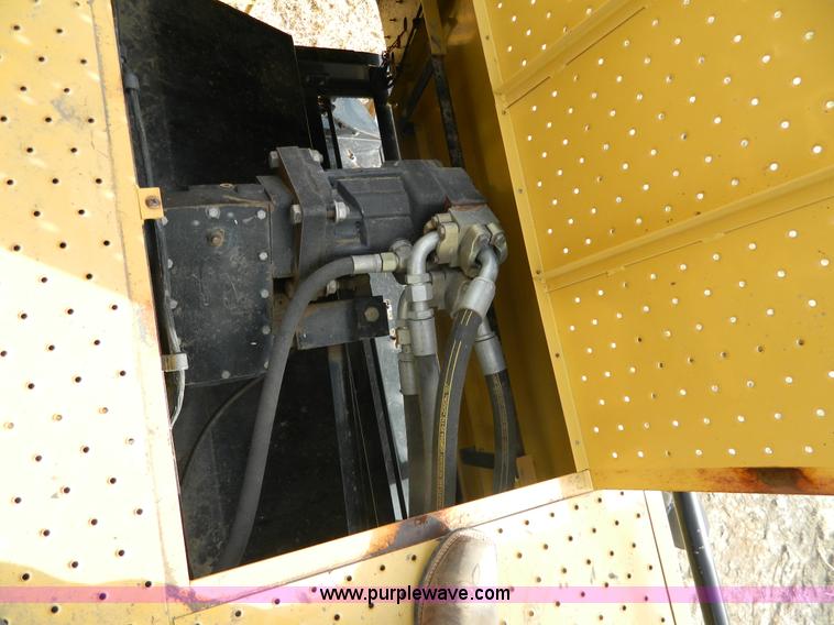 image for item H2313 2005 Challenger 670 RWA combine