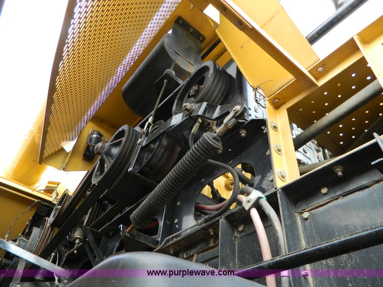 image for item H2313 2005 Challenger 670 RWA combine