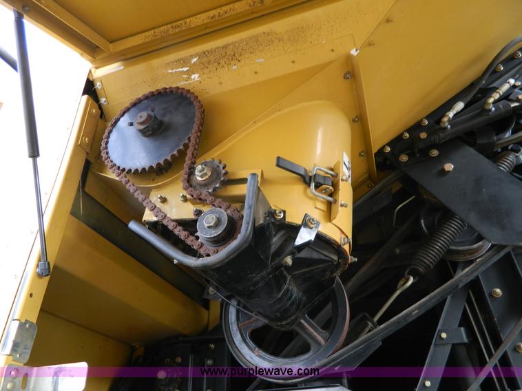 image for item H2313 2005 Challenger 670 RWA combine