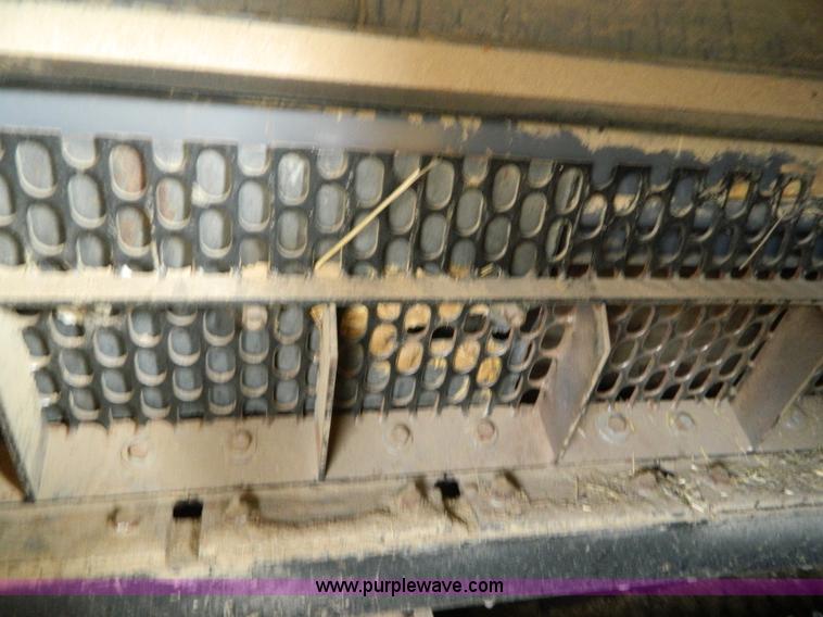 image for item H2313 2005 Challenger 670 RWA combine