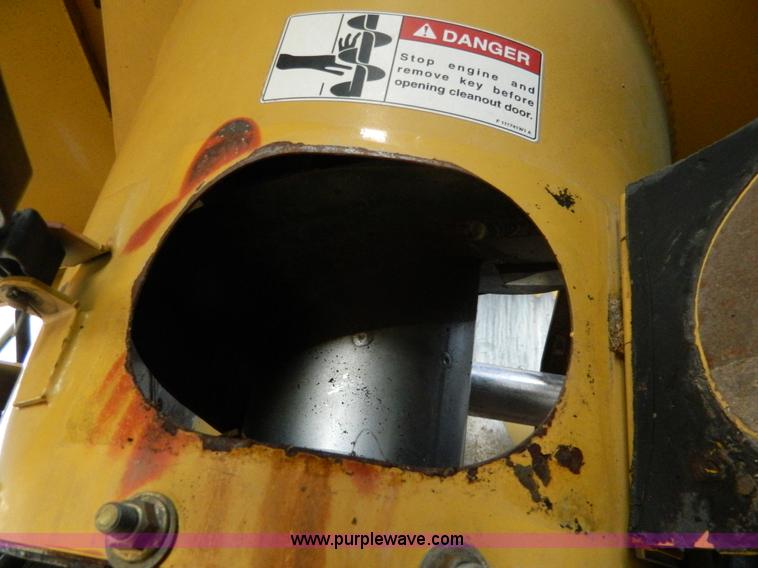 image for item H2313 2005 Challenger 670 RWA combine