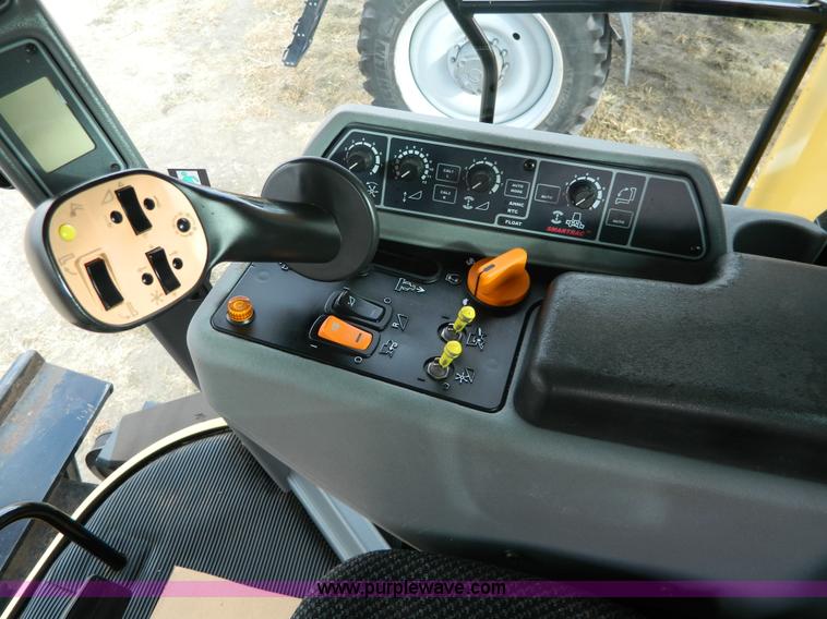 image for item H2313 2005 Challenger 670 RWA combine