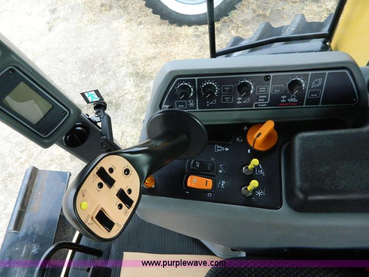 image for item H2313 2005 Challenger 670 RWA combine