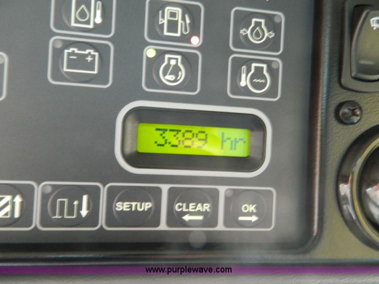 image for item H2313 2005 Challenger 670 RWA combine