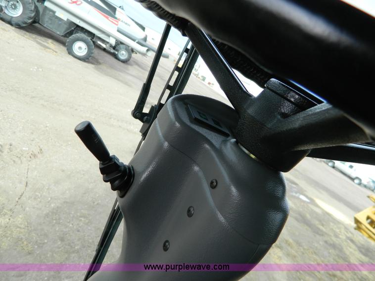 image for item H2313 2005 Challenger 670 RWA combine