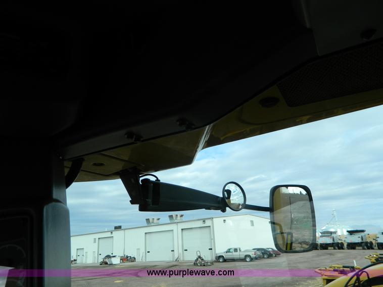 image for item H2313 2005 Challenger 670 RWA combine