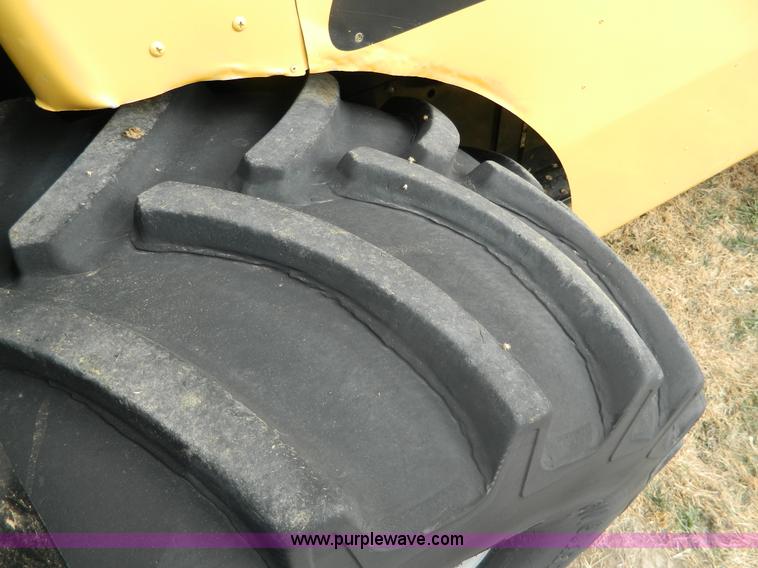 image for item H2313 2005 Challenger 670 RWA combine