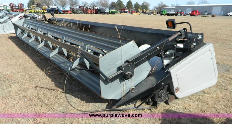 image for item H2316 2004 Gleaner 7000 rigid head