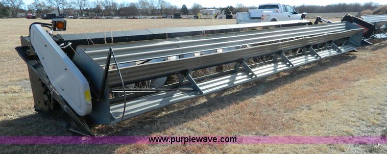 image for item H2316 2004 Gleaner 7000 rigid head