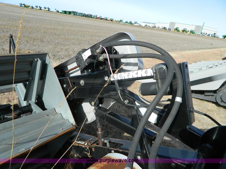 image for item H2316 2004 Gleaner 7000 rigid head