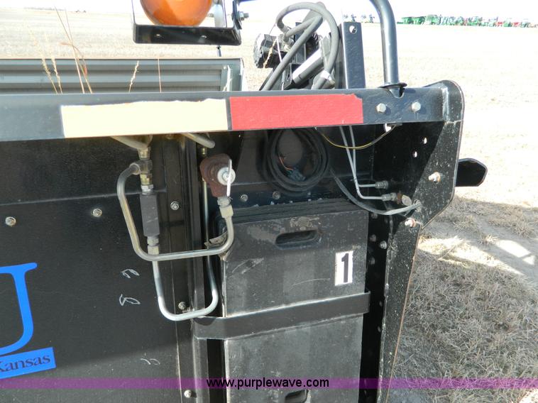 image for item H2316 2004 Gleaner 7000 rigid head
